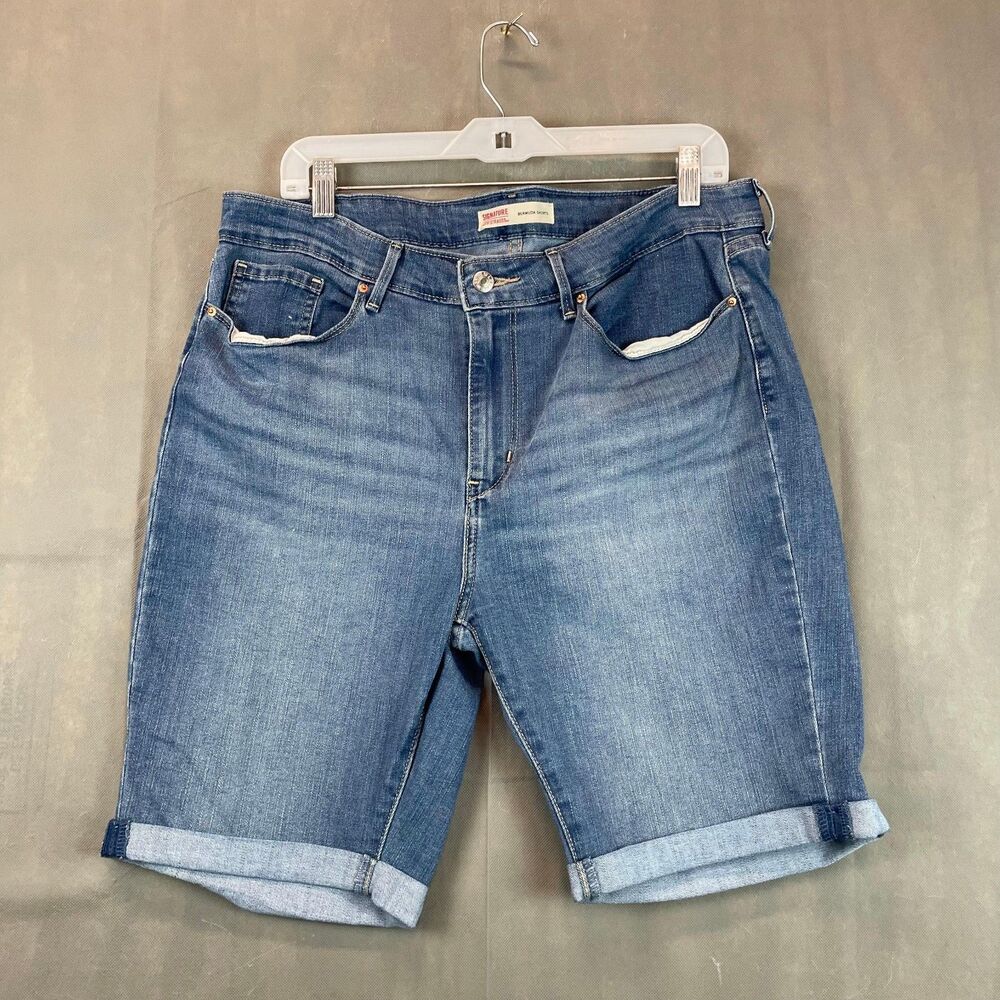 Signature Levi Strauss Bermuda Shorts Men’s Blue Size 40 Stretch Casual Outdoor